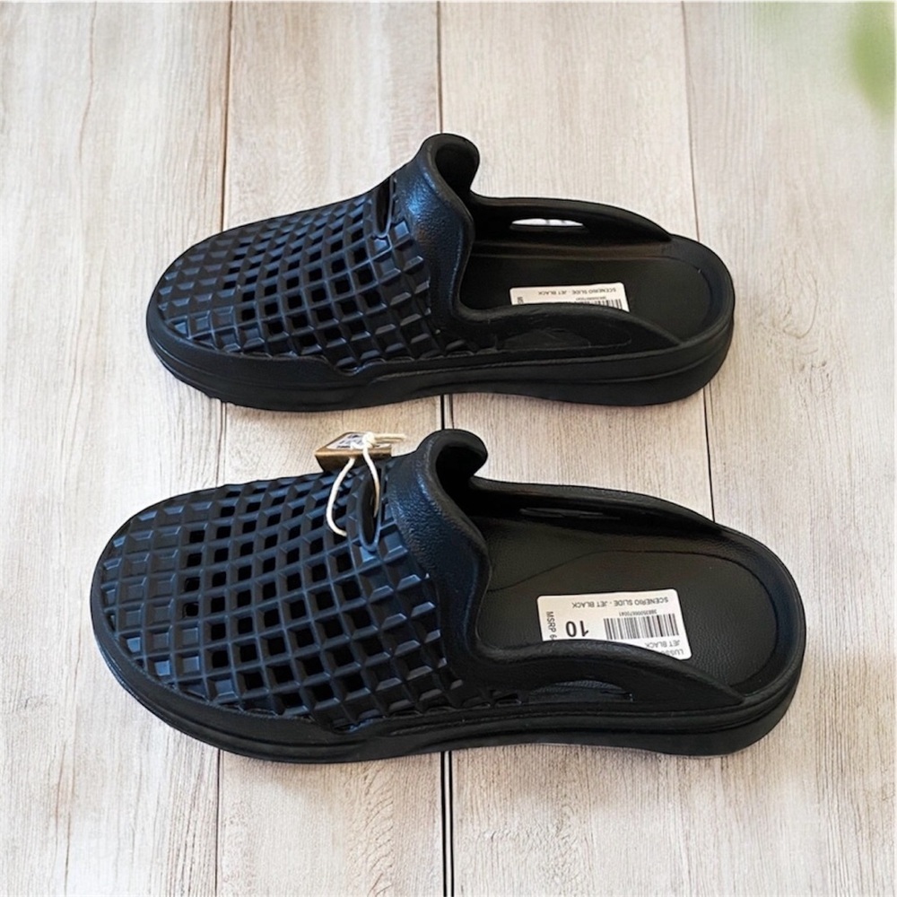 Lusso Cloud black rubber sandals men’s size various